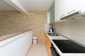 Kühlschrank, Ofen, Herdplatte, Geschirrspüler