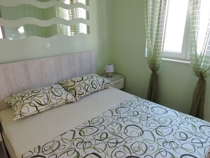 1 bedroom, free WiFi, bed sheets - Apartment in Biograd na Moru with Balcony, Air condition, WIFI (4269-3) (Biograd na moru)