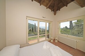 7 slaapkamers, een kluis op de kamer, een strijkplank/strijkijzer