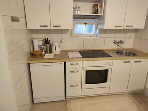 Refrigerador, horno, parrilla de estufa y lavavajillas