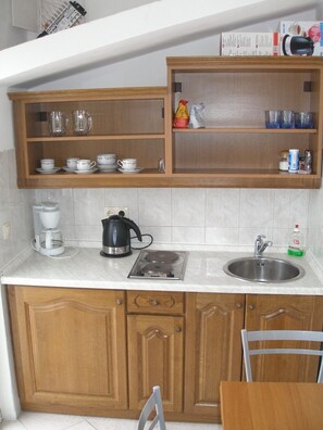Fridge, stovetop, dishwasher, coffee/tea maker