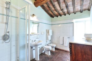 Badewanne, Haartrockner, Bidet