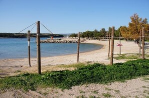 Una playa cerca