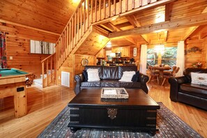 TV, caminetto, lettore DVD, tavolo da ping pong