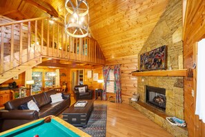 TV, caminetto, lettore DVD, tavolo da ping pong