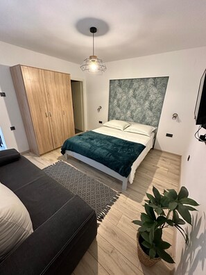 1 bedroom, iron/ironing board, free WiFi, bed sheets