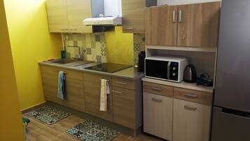 Fridge, microwave, stovetop, coffee/tea maker