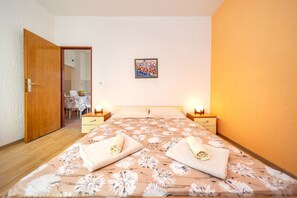 1 bedroom, bed sheets - Apartment in Barbat with Balcony, Air condition (660-3) (Rab)