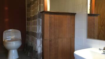 Separate tub and shower, rainfall showerhead, free toiletries, towels