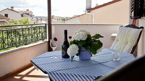 Outdoor dining - Studio apartment in Rovinj with Terrace, Air condition, WIFI, Washing machine (3652-2) (Rovinj)