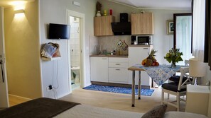In-room safe, iron/ironing board, free WiFi, bed sheets