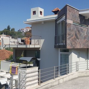 Property grounds - Studio apartment in Trogir with Balcony, Air condition, WIFI (4328-4) (Trogir)