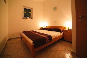 1 quarto, Wi-Fi de cortesia, roupa de cama