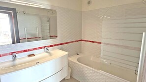 Bathroom - Luxury apartment for 7 people - Sea view - Swimming pool - Air conditioning - WiFi - Sainte... (STE MAXIME)
