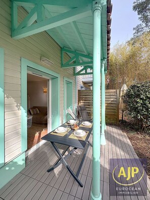 Unclassified image, 3 of 17, button