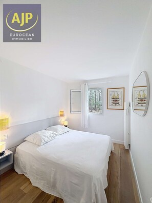 Unclassified image, 5 of 17, button