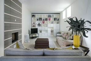 Fernseher, Kamin, DVD-Player, Stereoanlage