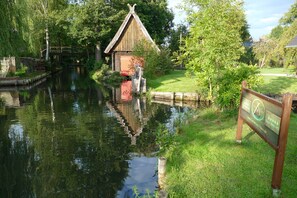 المنطقة المحيطة بالمنشأة