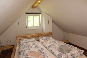 1 bedroom, free WiFi, bed sheets - Das Bienenhaus:  Reetdachhäuschen mit Kamin auf großem Wassergrundstück in Lehde (Lübbenau/Spreewald)