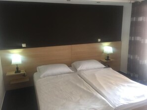 Free WiFi, bed sheets, wheelchair access