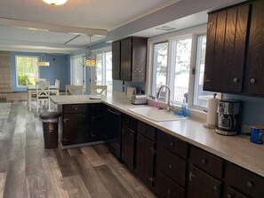 Réfrigérateur, micro-ondes, four, lave-vaisselle