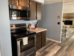 Réfrigérateur, micro-ondes, four, lave-vaisselle