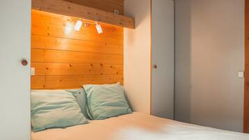 2 bedrooms