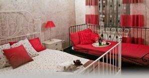 1 bedroom, desk, free WiFi, bed sheets