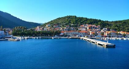 Holiday Home in Vis with Terrace, Air condition, Dishwasher (139-2)