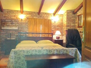 4 bedrooms, free WiFi, bed sheets