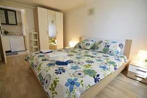 1 bedroom, free WiFi, bed sheets