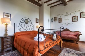 3 bedrooms, travel cot, free WiFi