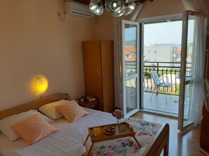 Free WiFi, bed sheets - Apartment in Brodarica with Seaview, Balcony, Air condition, WIFI (3814-2) (Šibenik-Brodarica)