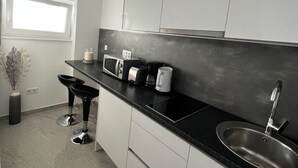 Kaffetrakter/tekoker, kjøleskap, mikrobølgeovn og vannkoker