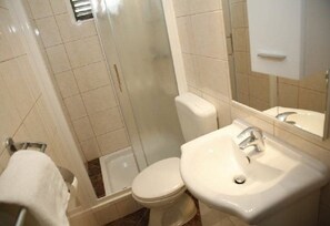Shower, towels - Apartment in Vodice with Terrace, Air condition, WIFI (4382-1) (Vodice)