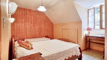 2 chambres, fer et planche Ă repasser