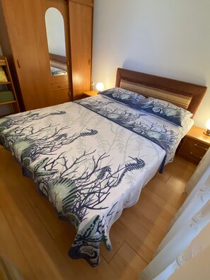 1 غرفة نوم ومكواة/لوح كي وواي فاي مجانًا وملاءات أسرّة