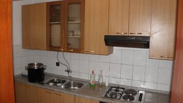 Kühlschrank, Ofen, Herdplatte, Geschirrspüler