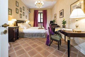 5 bedrooms, free WiFi, bed sheets