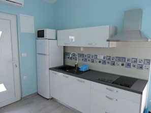 Fridge, microwave, coffee/tea maker, electric kettle - Apartment in Biograd na Moru with Balcony, Air condition, WIFI (4269-4) (Biograd na moru)