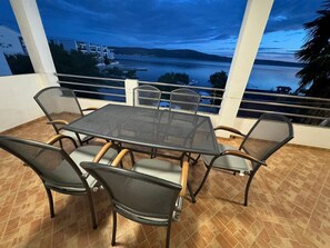 Outdoor dining - Apartment in Seline with Seaview, Terrace, WIFI, Washing machine (4209-2) (Seline)