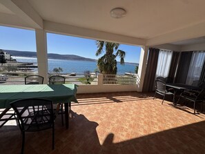 Outdoor dining - Apartment in Seline with Seaview, Terrace, WIFI, Washing machine (4209-2) (Seline)