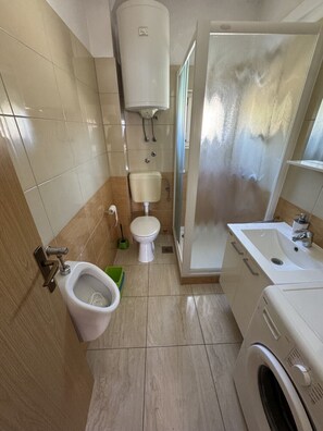 Shower, towels - Apartment in Seline with Seaview, Terrace, WIFI, Washing machine (4209-2) (Seline)