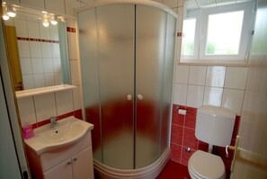 Douche, serviettes fournies