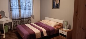 2 bedrooms, iron/ironing board, free WiFi, bed sheets