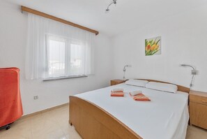 2 bedrooms, free WiFi, bed sheets, wheelchair access