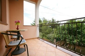 Outdoor dining - Studio apartment in Poreč with Balcony, Air condition, WIFI (3794-6) (Porec)