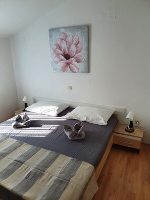 2 bedrooms, free WiFi, bed sheets, wheelchair access