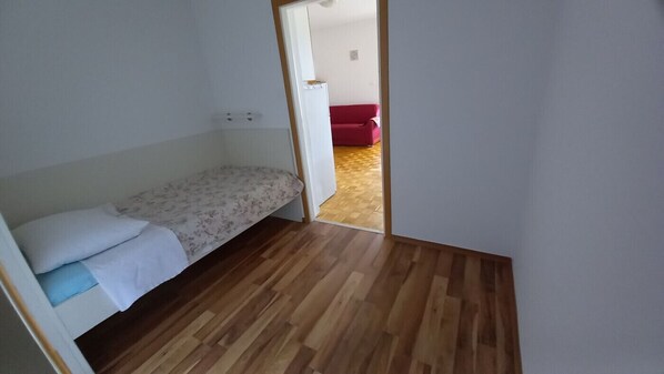 Free WiFi, bed sheets