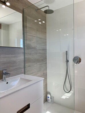 Bathtub, hair dryer, towels